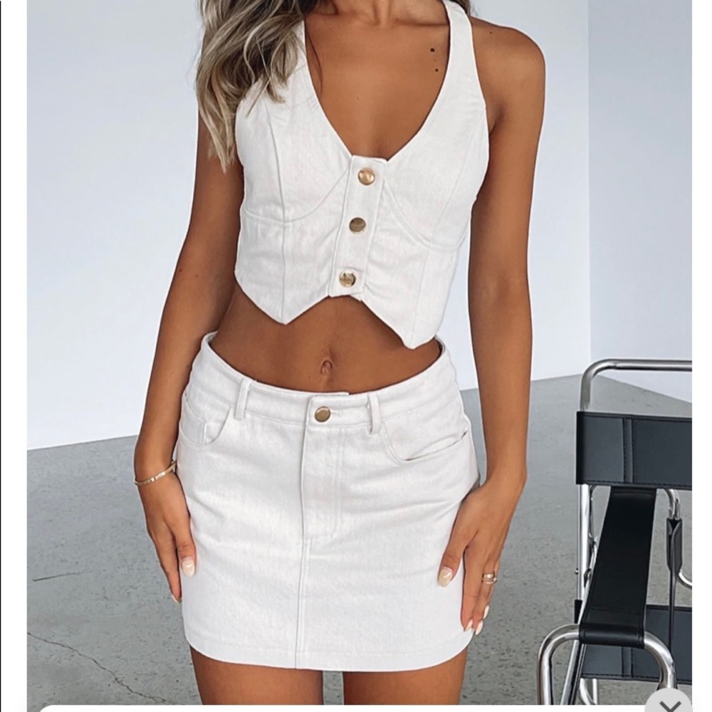 Watch Me Walk Mini Skirt Cream